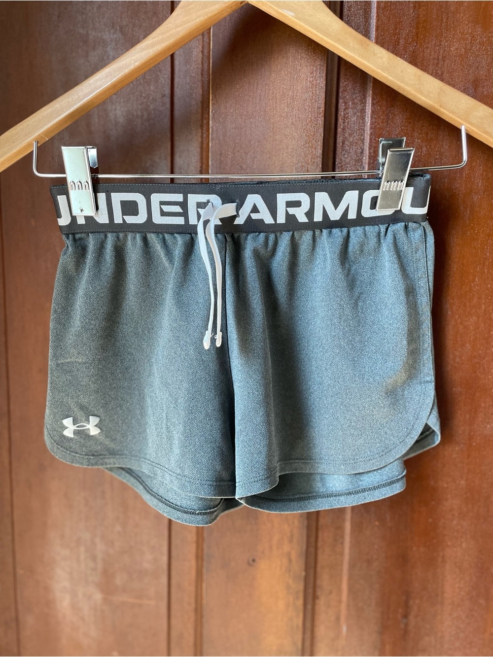 Under Armour girls youth medium gray athletic shorts